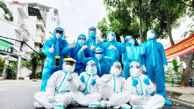 CHỦ ĐỘNG VỆ SINH MÔI TRƯỜNG, PHUN HÓA CHẤT KHỬ KHUẨN,  ĐẢM BẢO AN TOÀN Y TẾ PHỤC VỤ NGÀY BẦU CỬ